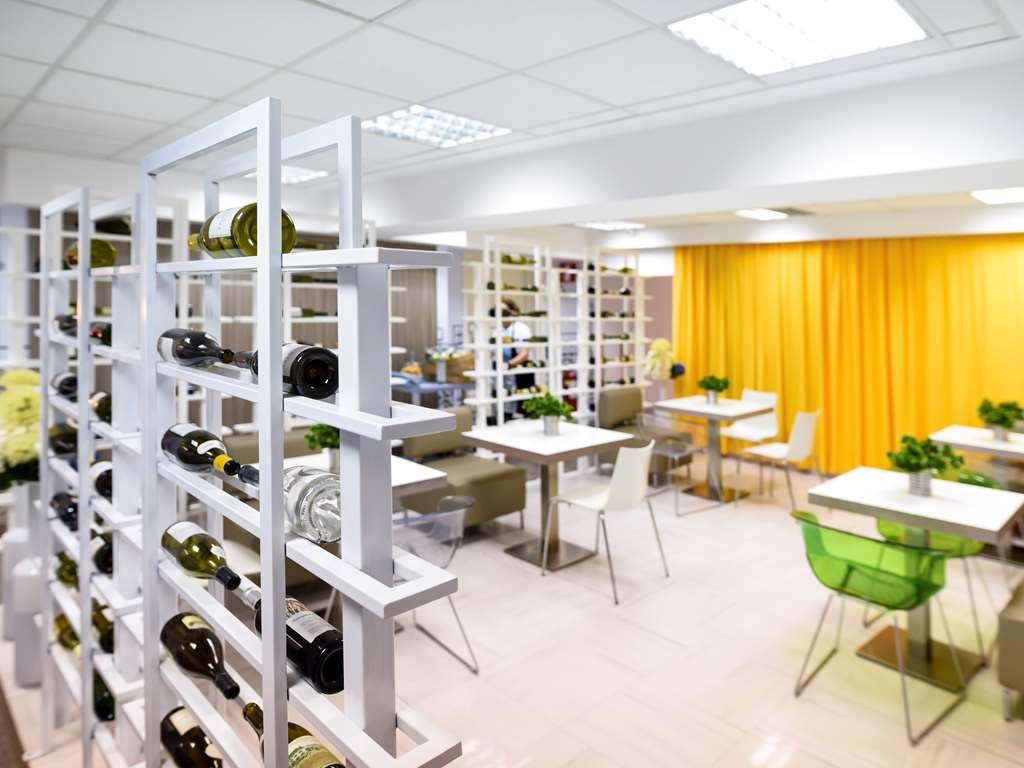 Hotel ibis Styles Skopje Restaurace fotografie