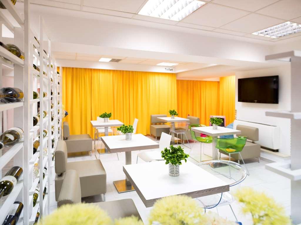 Hotel ibis Styles Skopje Restaurace fotografie